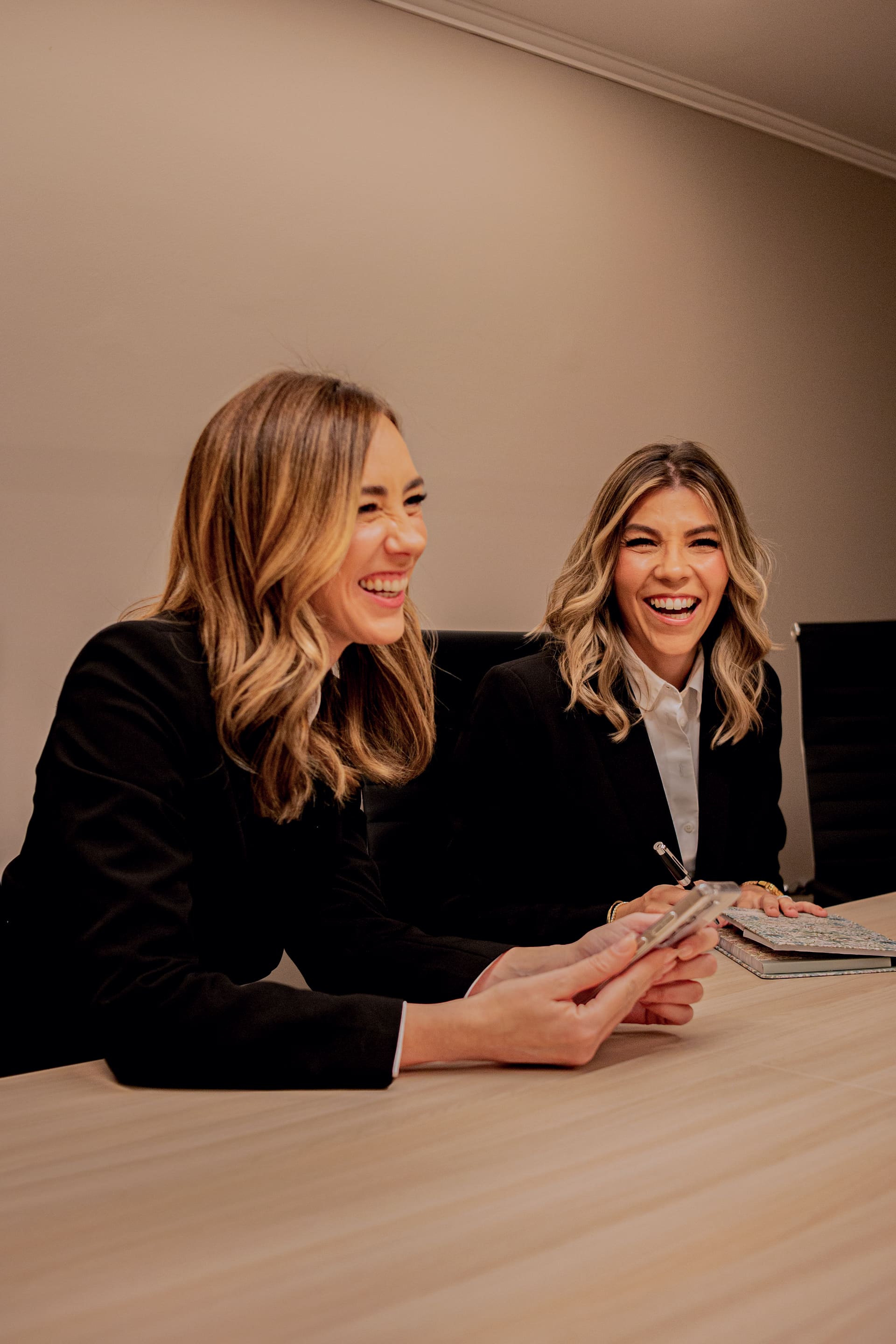 Partners Maíra S. Marques da Fonseca and Thayana Bertuzzi Lopes in a meeting at the firm